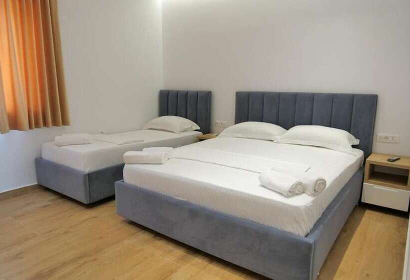 带阳台的三人标准间, Summer Point