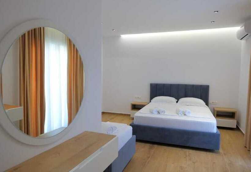 带阳台的三人标准间, Summer Point