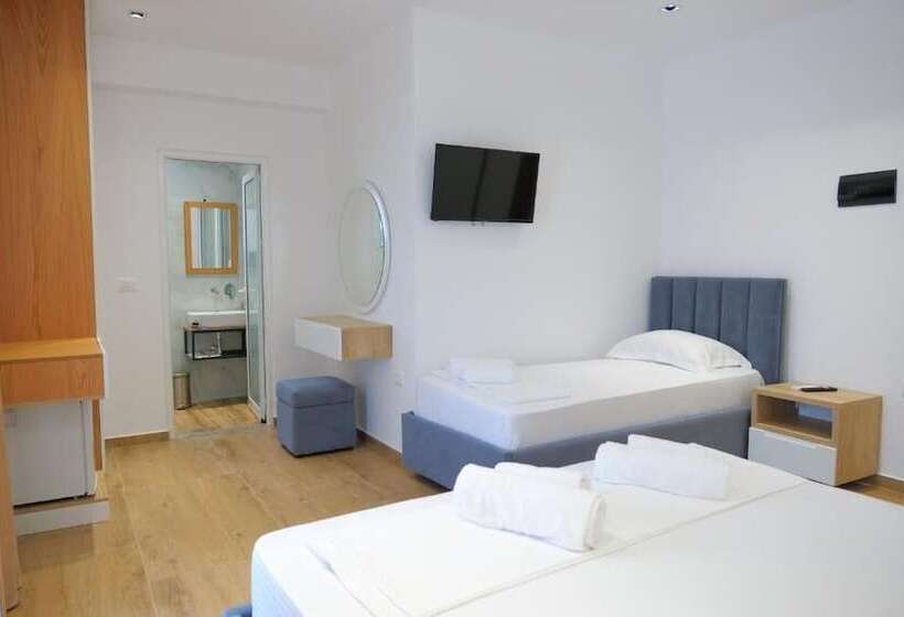 带阳台的三人标准间, Summer Point