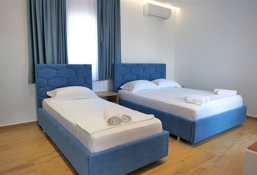 带阳台标准四人间, Summer Point