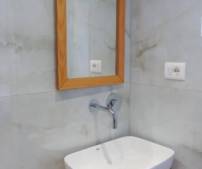 带阳台标准四人间, Summer Point