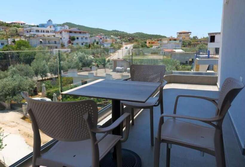 带阳台标准四人间, Summer Point