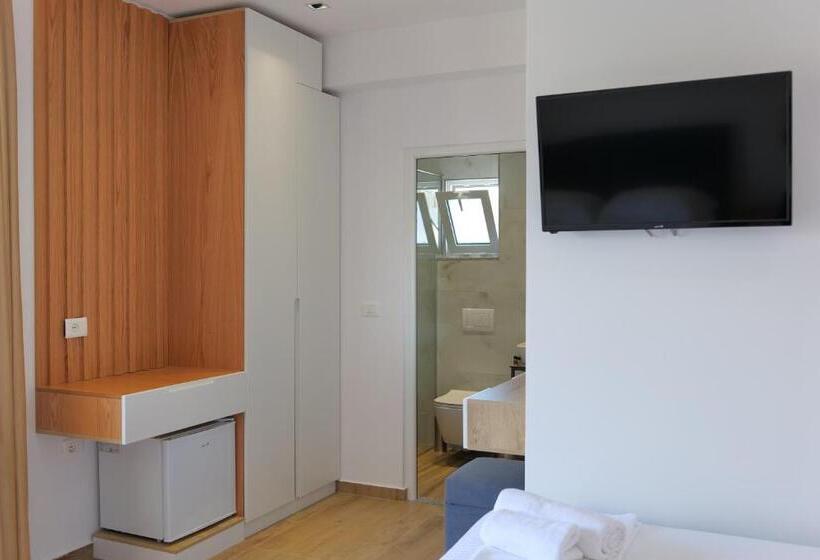 带阳台的三人标准间, Summer Point