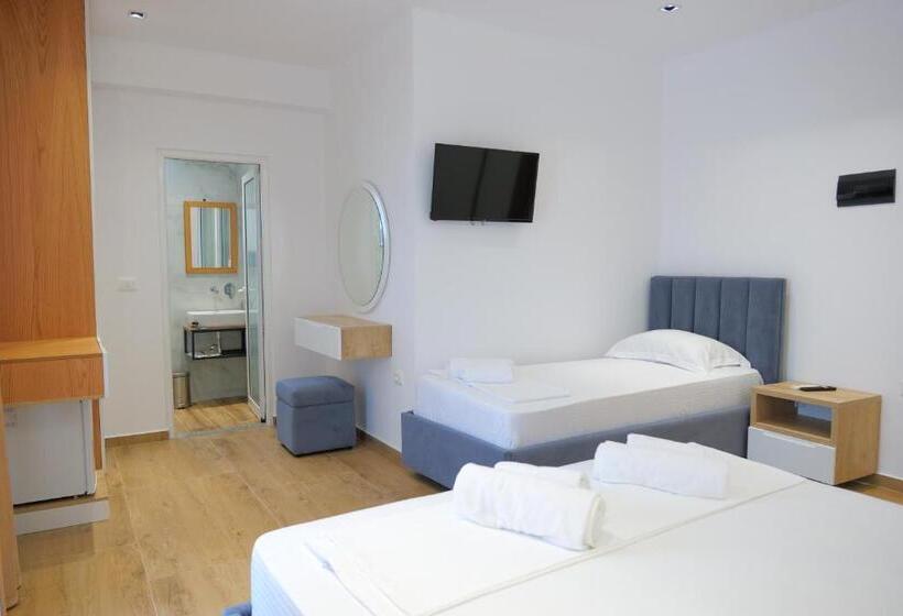 带阳台的三人标准间, Summer Point