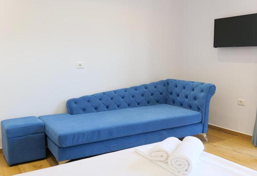 带阳台标准四人间, Summer Point