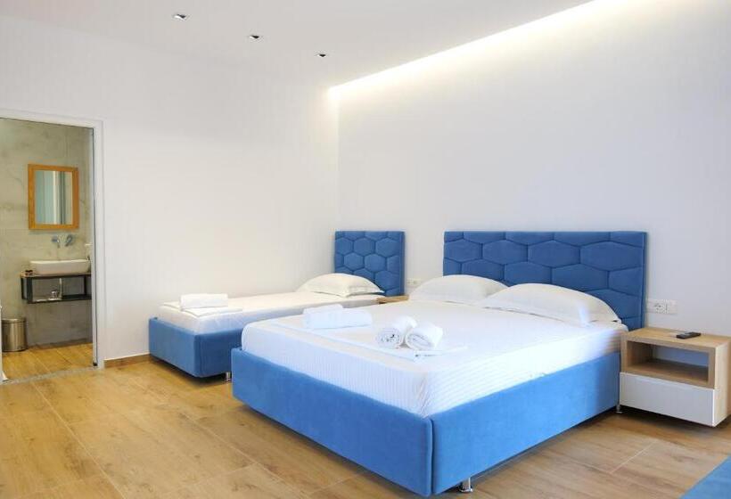 带阳台标准四人间, Summer Point