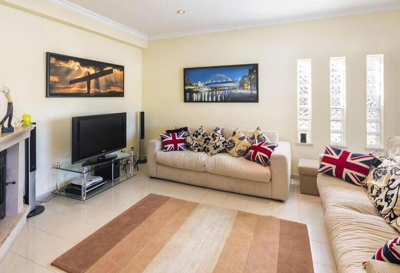 شقة غرفة واحدة, Casa Estombar   Private Swimming Pool   Air Conditioning In All Bedrooms   Wifi