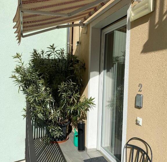 سوییت لوکس, Villa Jasmine