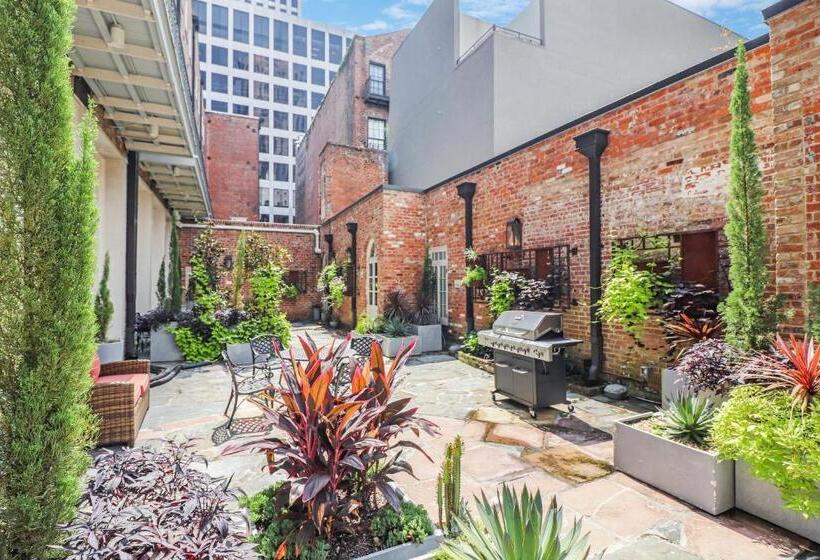 标准工作室, Roami At Factors Row