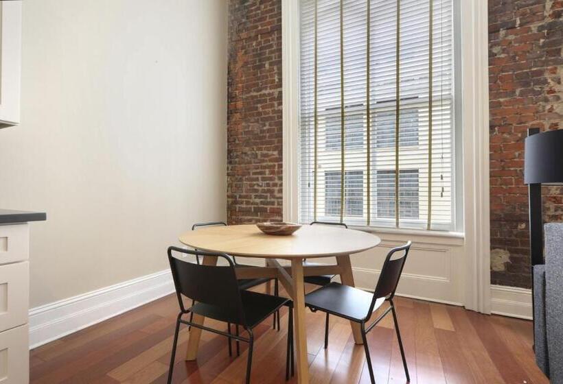 标准工作室, Roami At Factors Row