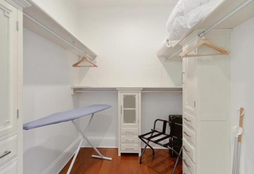 带两个卧室的顶楼公寓, Roami At Factors Row