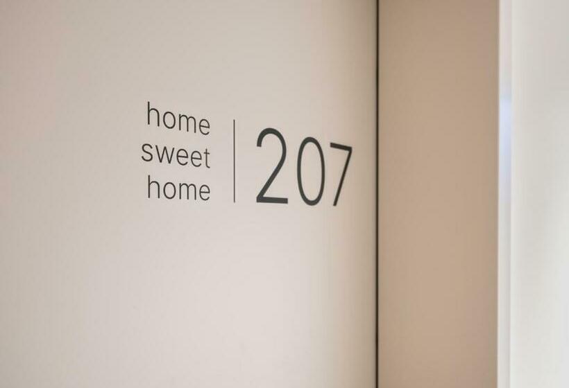 اتاق خانوادگی, At Home   Late Arrival Self Check In