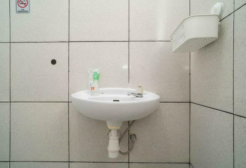 带共用浴室的标准房间, Koolkost Near Taman Budaya Sentul