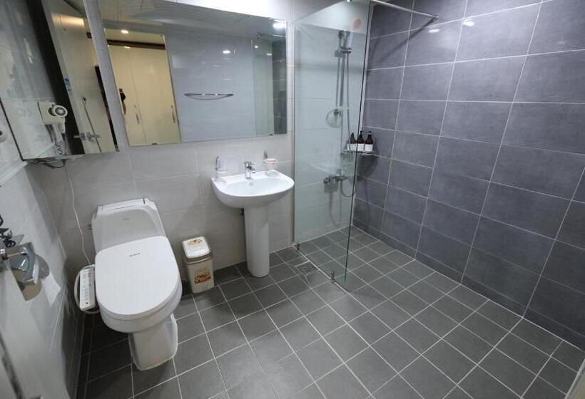 Номер Стандарт Вид на Море, Marine