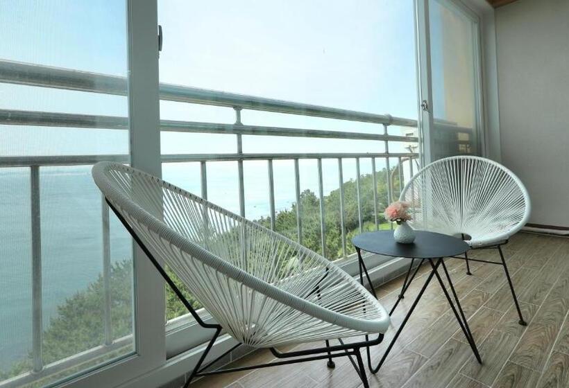 Номер Стандарт Вид на Море, Marine