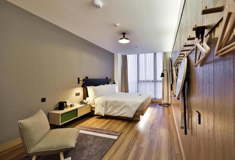Büyük Çift Kişilik Yataklı Standart Oda, Moxy Shanghai Hongqiao Necc