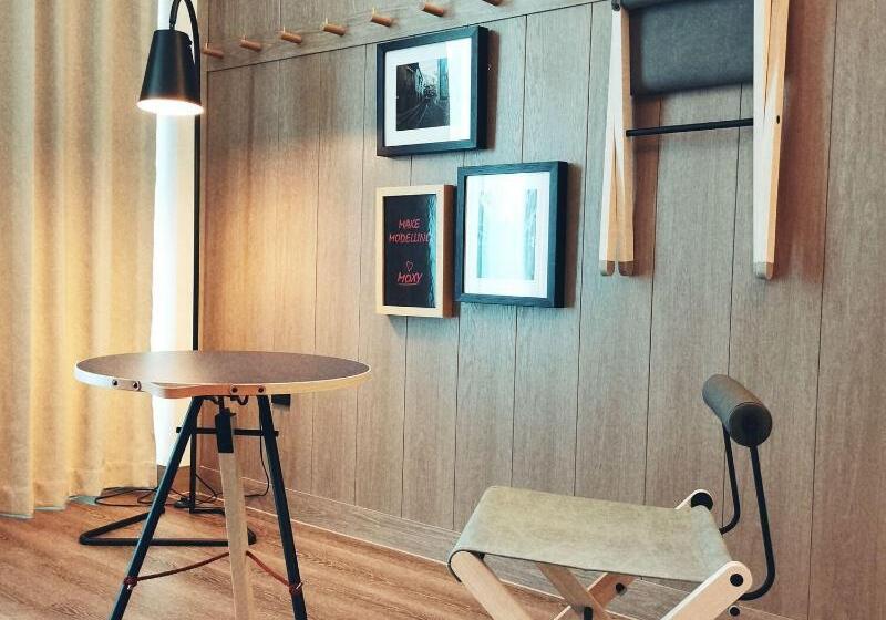 اتاق استاندارد با تخت بزرگ, Moxy Shanghai Hongqiao Necc