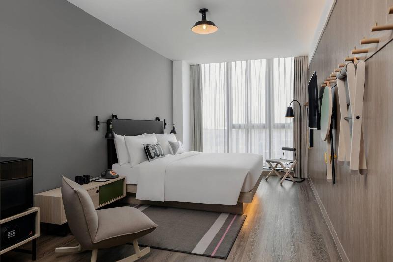 اتاق استاندارد با تخت بزرگ, Moxy Shanghai Hongqiao Necc