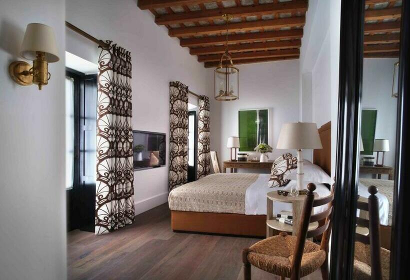 اتاق لوکس, Plaza 18 Grupo Califa