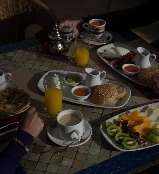 سوییت لوکس, Plaza 18 Grupo Califa