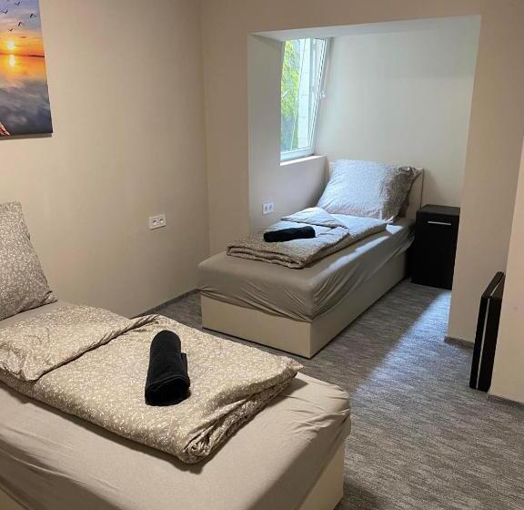 低层单卧公寓, Kinizsi Udvar Apartmanház