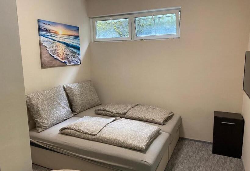 带1个卧室带花园景观的公寓, Kinizsi Udvar Apartmanház