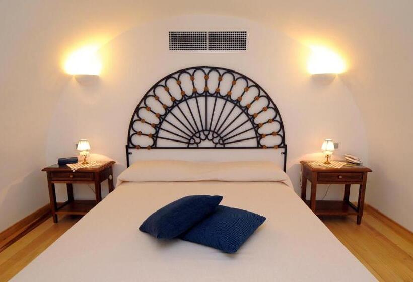 キングサイズベッドのスタンダードルーム, Boutique Gimagi