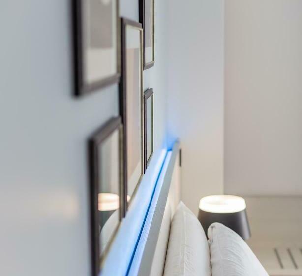 غرفة قياسية, J Rooms