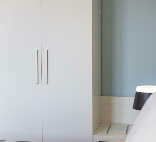 غرفة قياسية, J Rooms