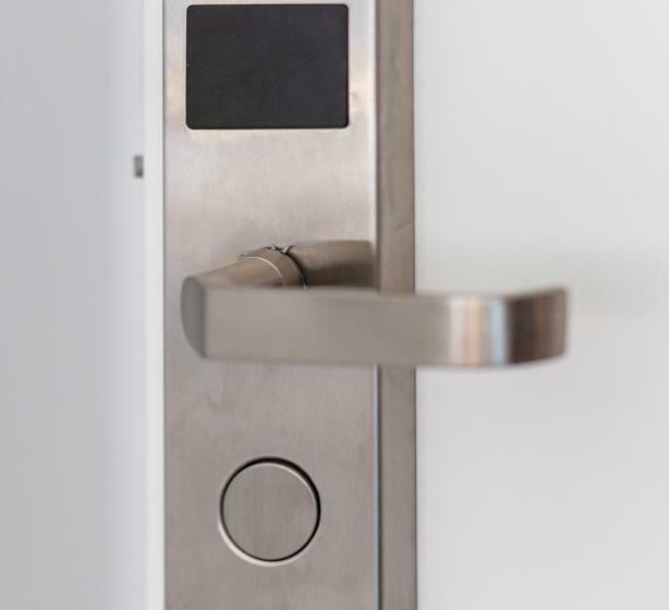 غرفة قياسية, J Rooms