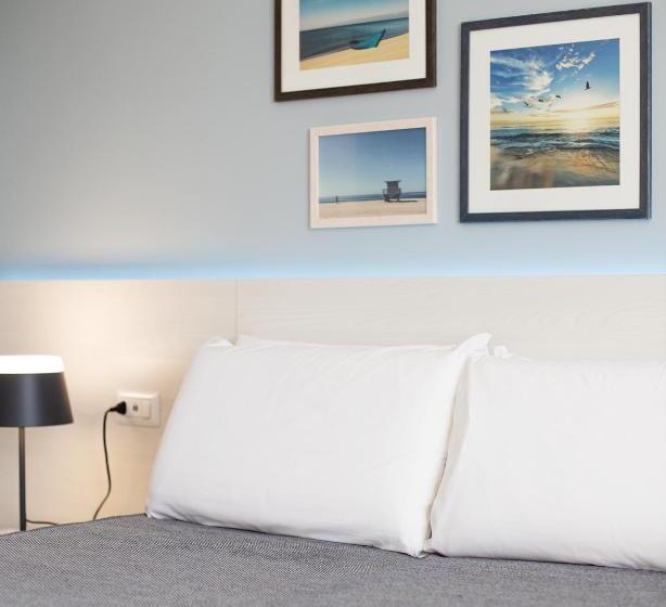 غرفة قياسية, J Rooms