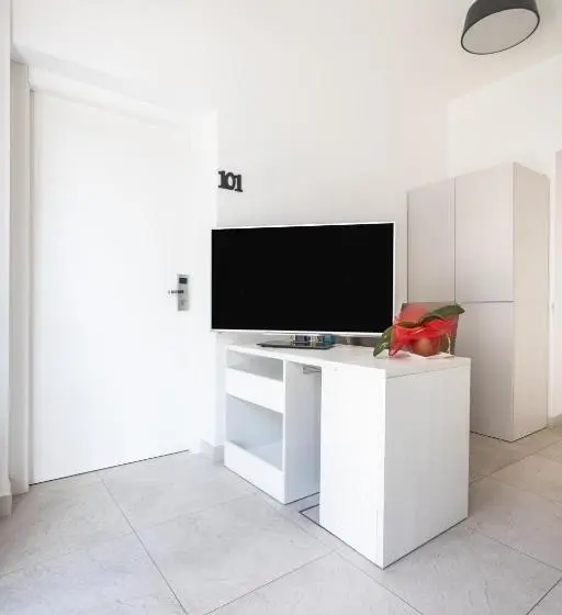 Perhehuone, J Rooms