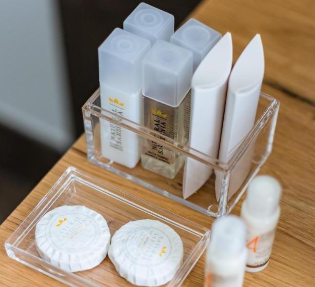 غرفة عائلية, J Rooms