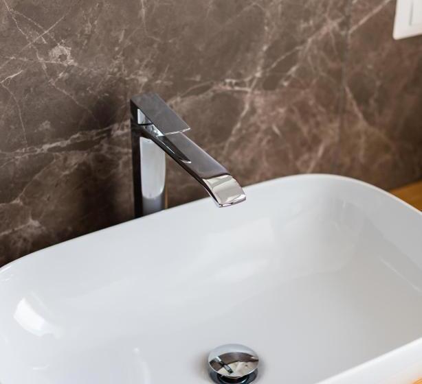 غرفة عائلية, J Rooms