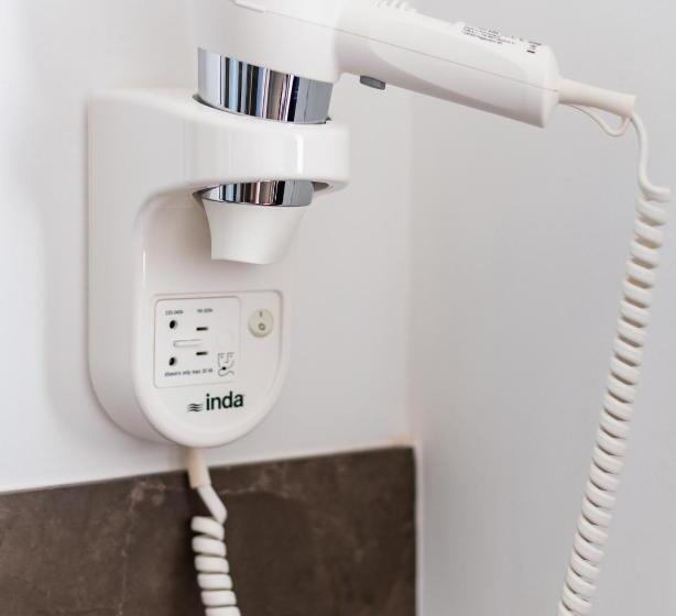 غرفة عائلية, J Rooms