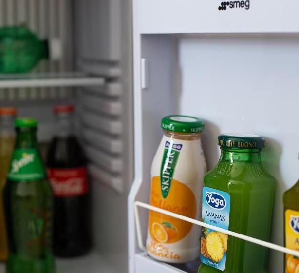 غرفة قياسية, J Rooms