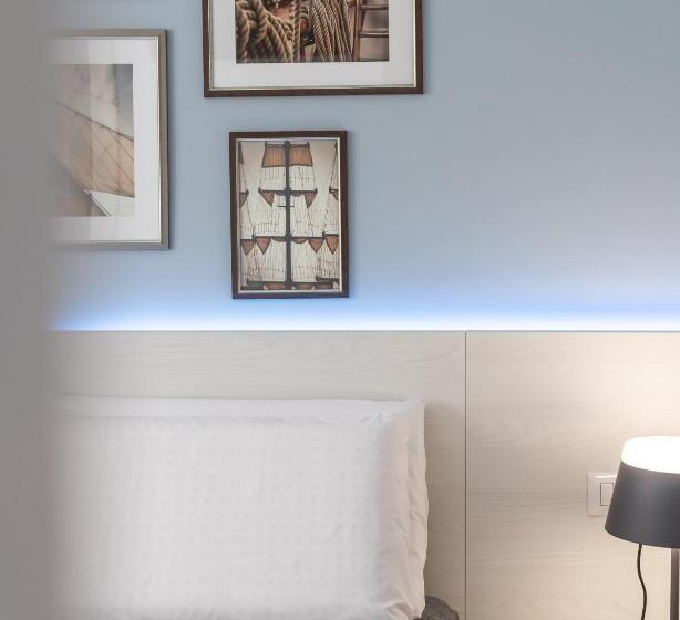 غرفة قياسية, J Rooms