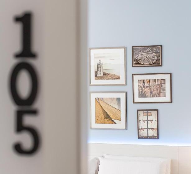 غرفة قياسية, J Rooms