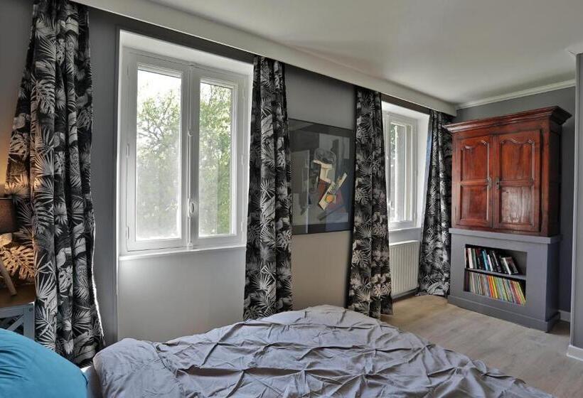 家庭套房, La Chapelle Aux Acacias