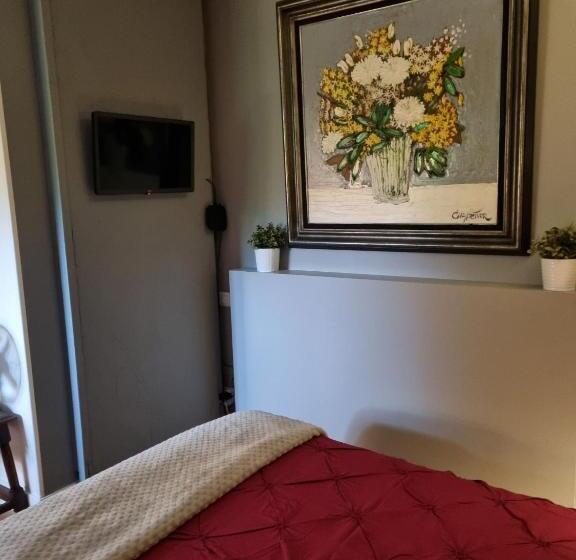 Номер Стандарт, La Chapelle Aux Acacias