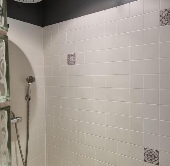 标准间, La Chapelle Aux Acacias