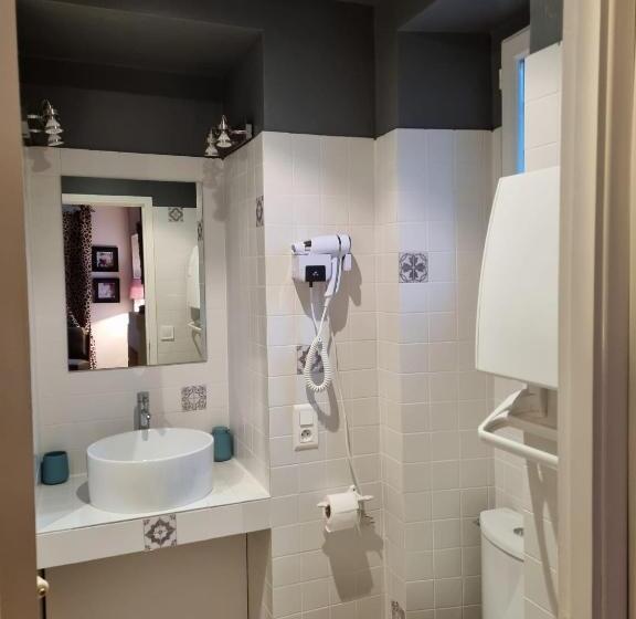 Номер Стандарт, La Chapelle Aux Acacias