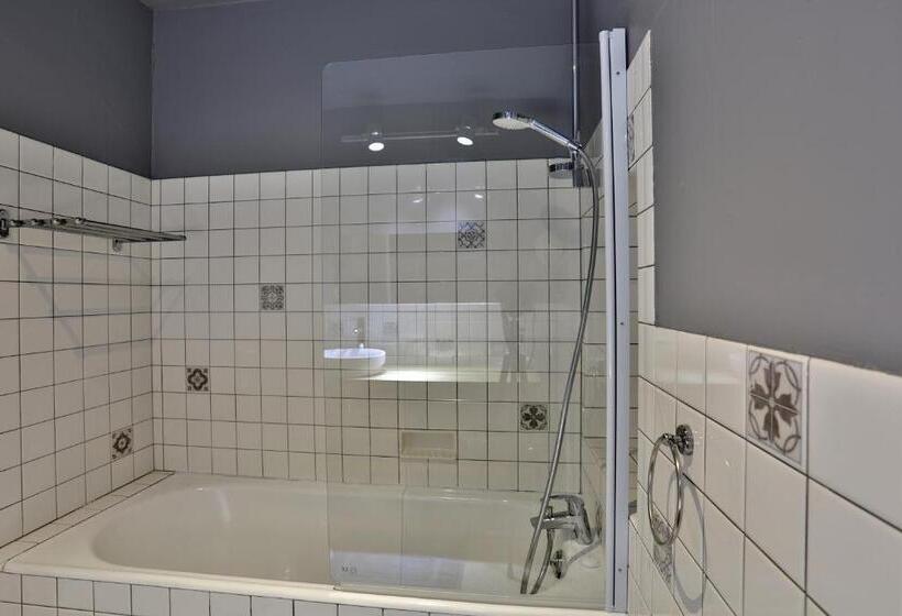 带大床的复式套间, La Chapelle Aux Acacias