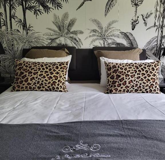 Люкс Deluxe Кровать Кинг, La Chapelle Aux Acacias