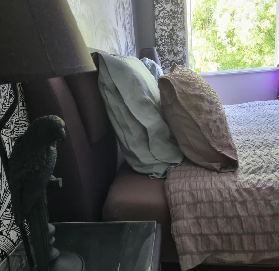 Люкс Deluxe Кровать Кинг, La Chapelle Aux Acacias