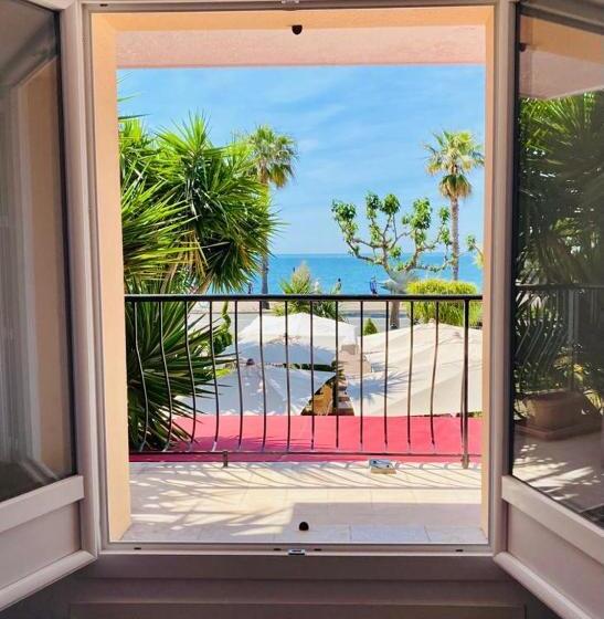 غرفة قياسية مطلّة علي البحر, Maison De La Marine