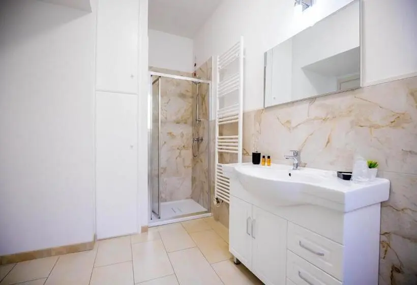 スタンダードスタジオ, Residence Villa Tota