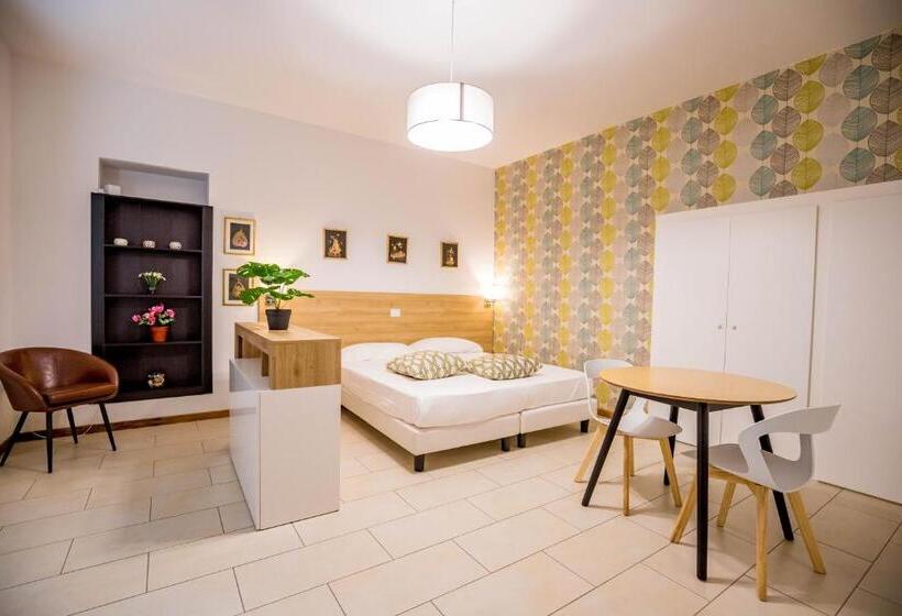 استودیوی استاندارد, Residence Villa Tota