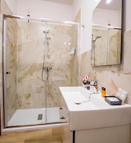 اتاق لوکس خانوادگی, Residence Villa Tota