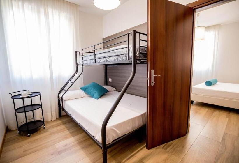 اتاق لوکس خانوادگی, Residence Villa Tota